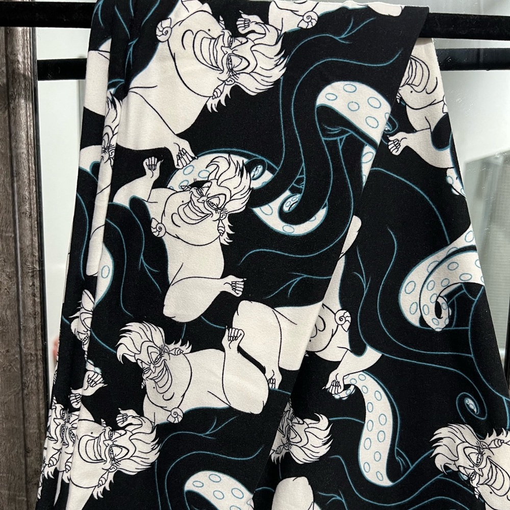 LULAROE DISNEY LEGGINGS - One Size